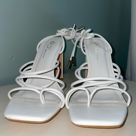 White strappy open toes shoes - Picture 4 of 7
